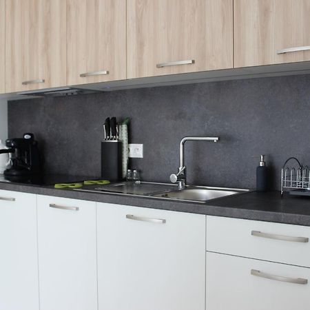 Leo Apartment Free Parking!!! Братислава Екстериор снимка