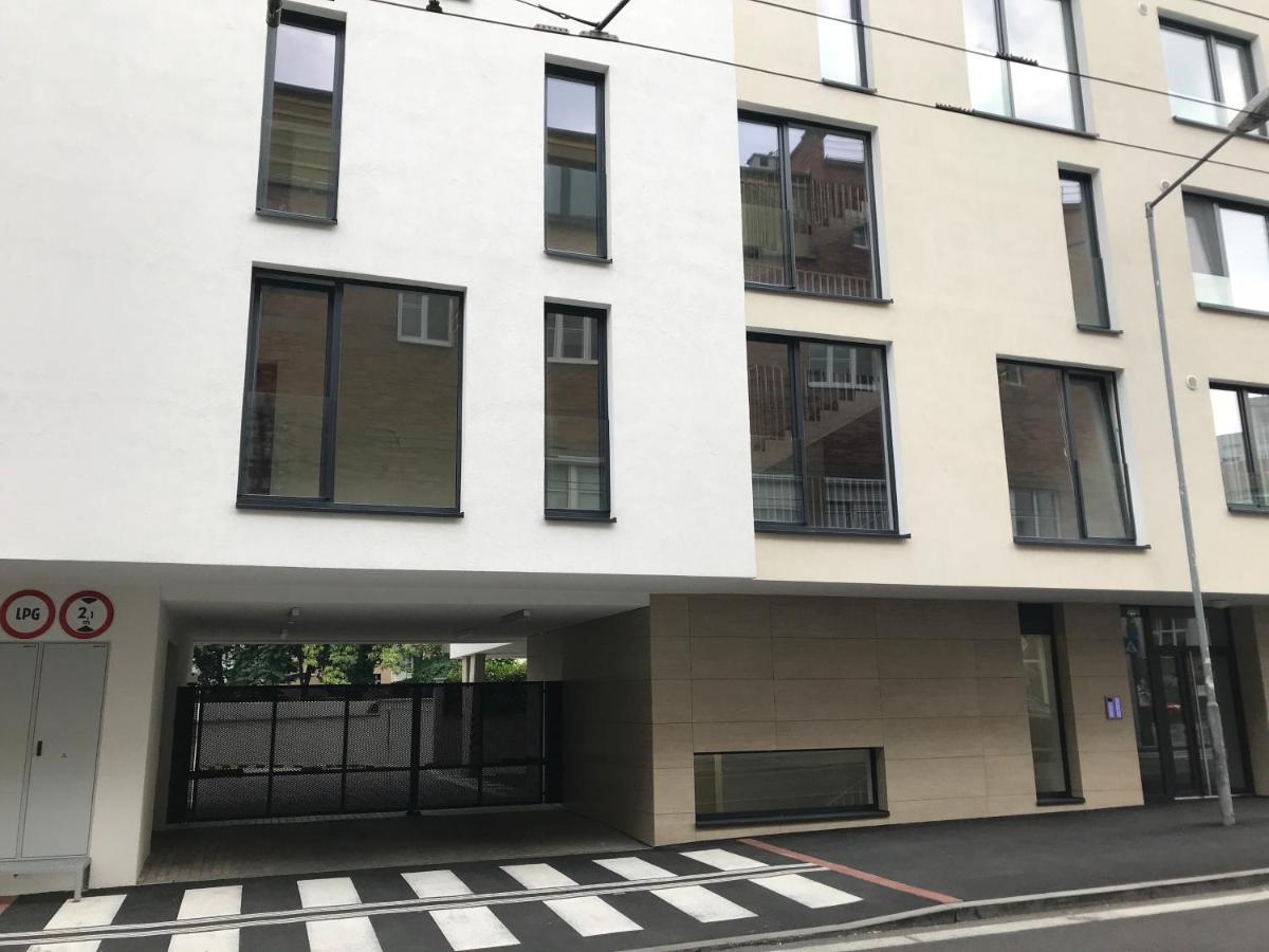 Leo Apartment Free Parking!!! Братислава Екстериор снимка