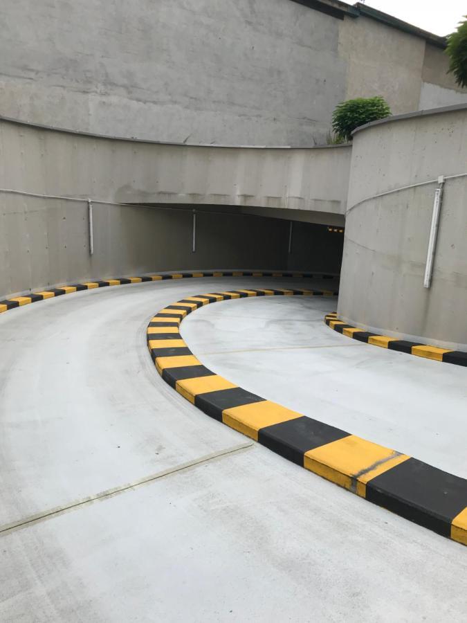Leo Apartment Free Parking!!! Братислава Екстериор снимка