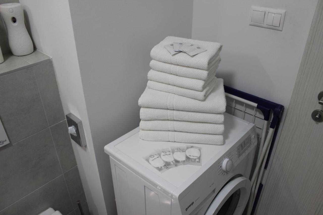 Leo Apartment Free Parking!!! Братислава Екстериор снимка