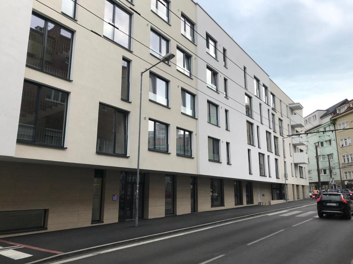 Leo Apartment Free Parking!!! Братислава Екстериор снимка