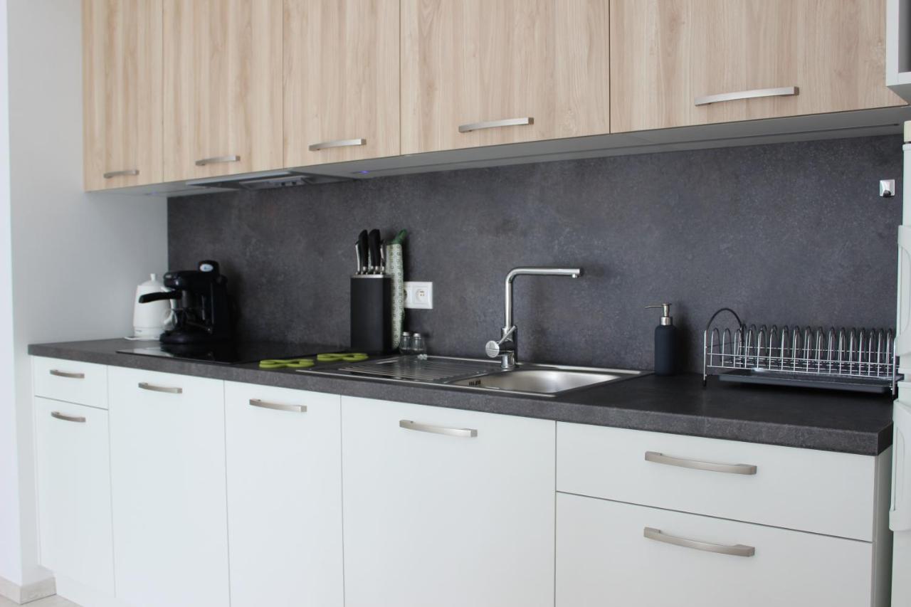 Leo Apartment Free Parking!!! Братислава Екстериор снимка