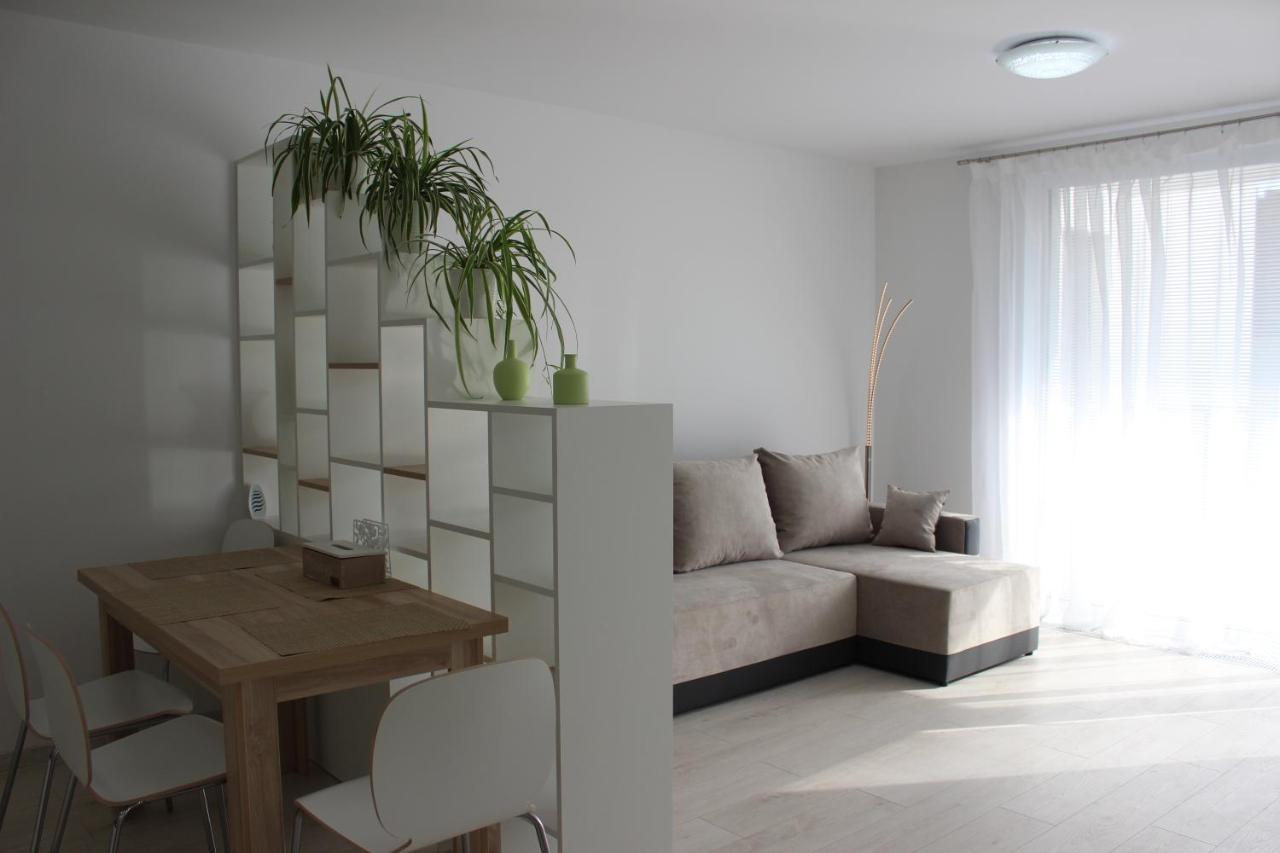 Leo Apartment Free Parking!!! Братислава Екстериор снимка
