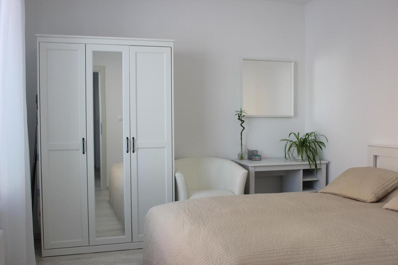 Leo Apartment Free Parking!!! Братислава Екстериор снимка