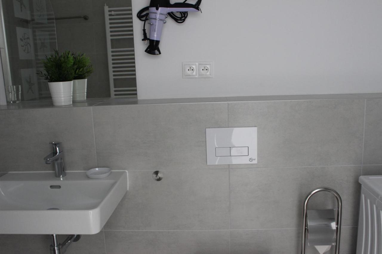 Leo Apartment Free Parking!!! Братислава Екстериор снимка