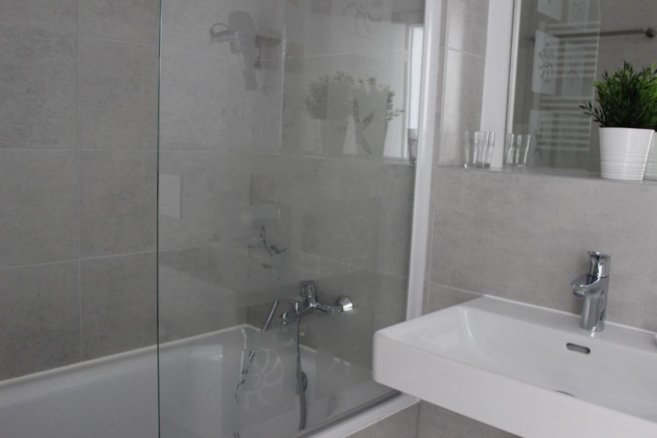 Leo Apartment Free Parking!!! Братислава Екстериор снимка