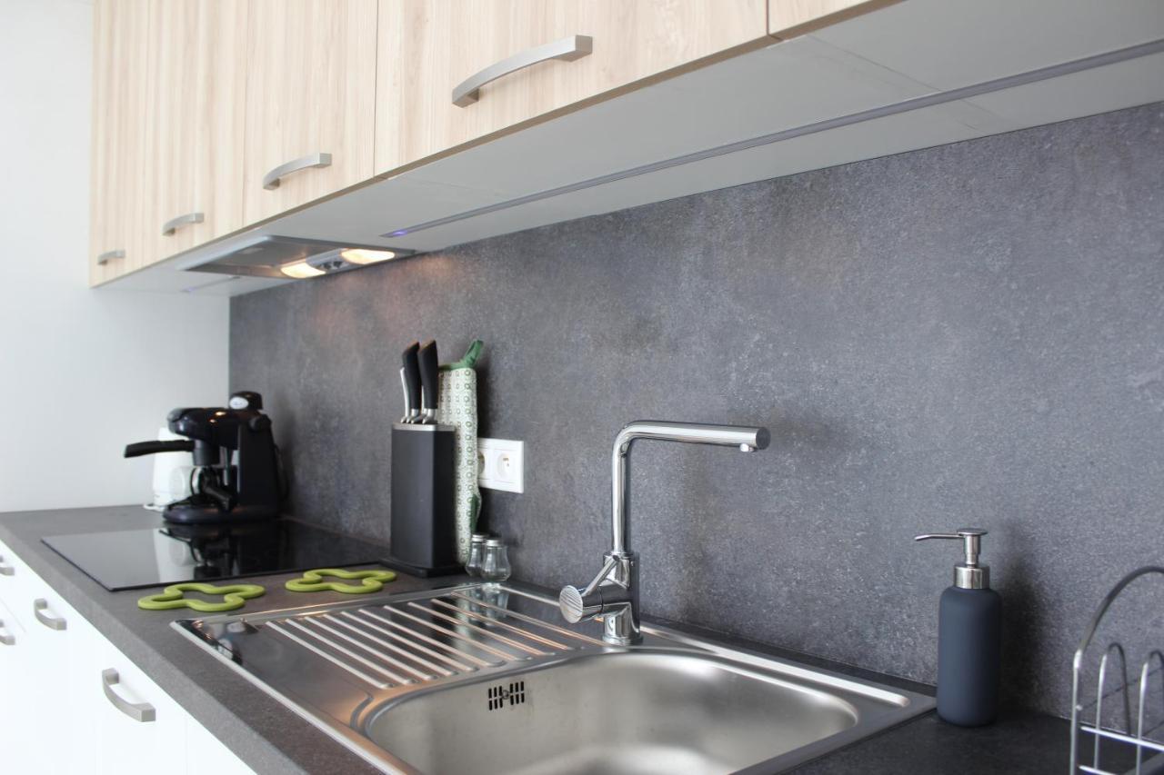 Leo Apartment Free Parking!!! Братислава Екстериор снимка
